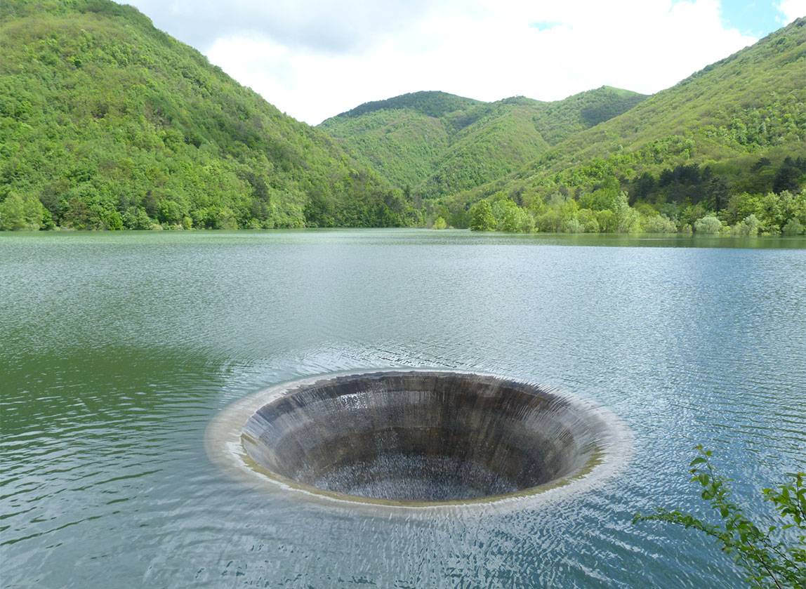 Lago_artificiale_dispositivo_di_scarico_superficie