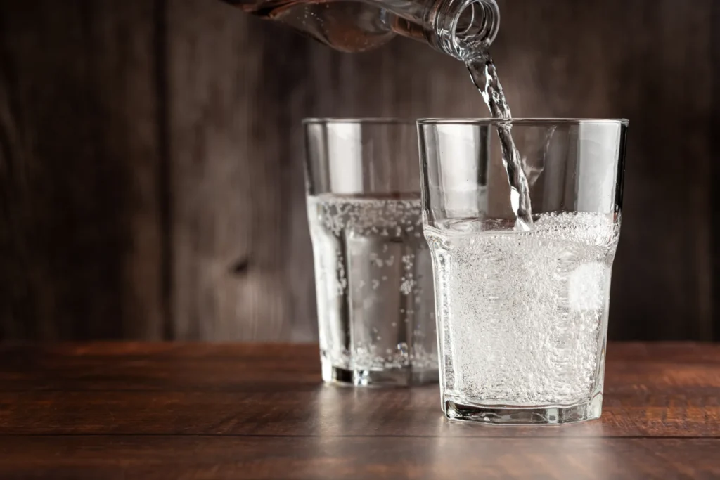 bicchiere acqua frizzante