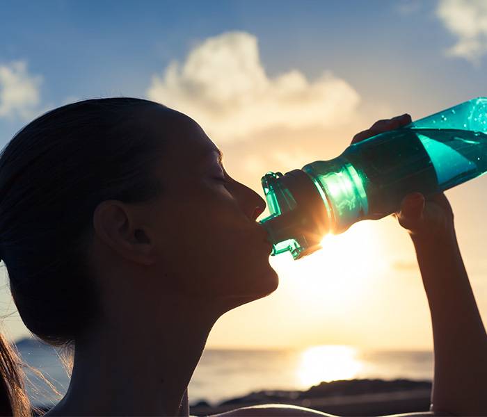 Acqua in bottiglia al sole