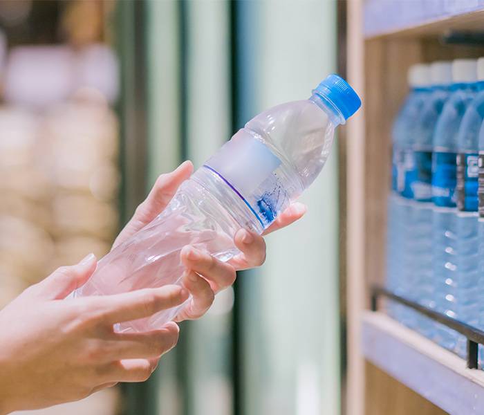 Il consumo di acqua in bottiglia in Italia e nel mondo