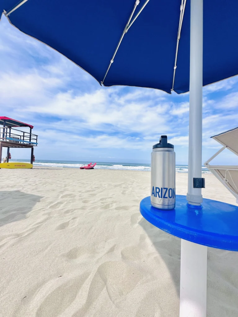 borraccia in spiaggia distributore acqua