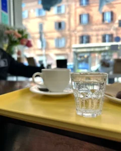 caffè espresso e acqua