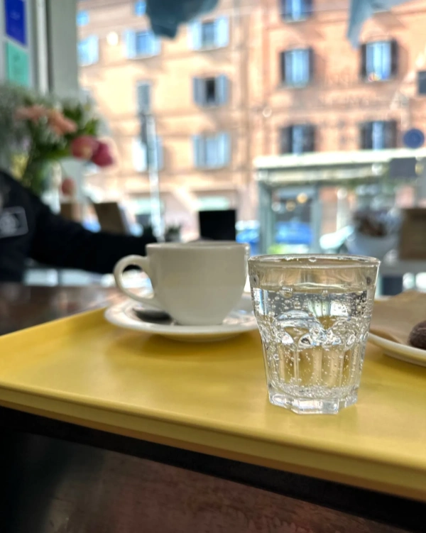 caffè espresso e acqua